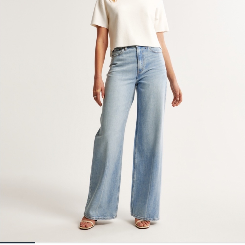 A&F high rise wide leg denim 27L
